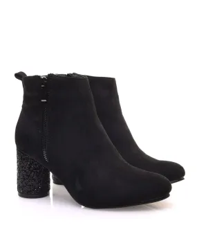 Bottines noires à talons ronds et pailletés 