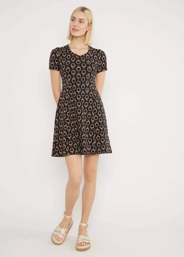 Robe noire ajustée Blutsgeschwister