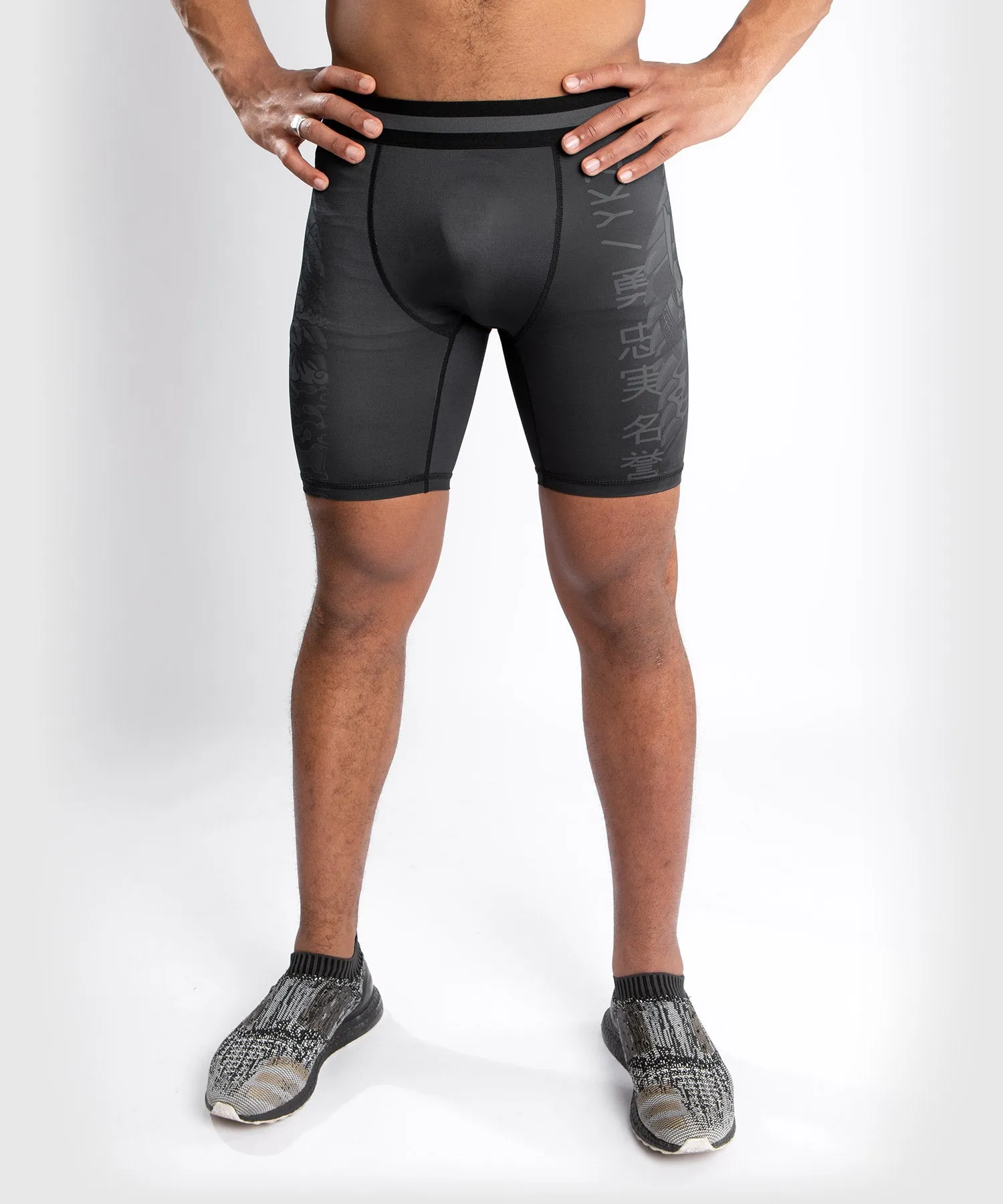 Short de Vale Tudo Venum YKZ21 – Noir/Noir